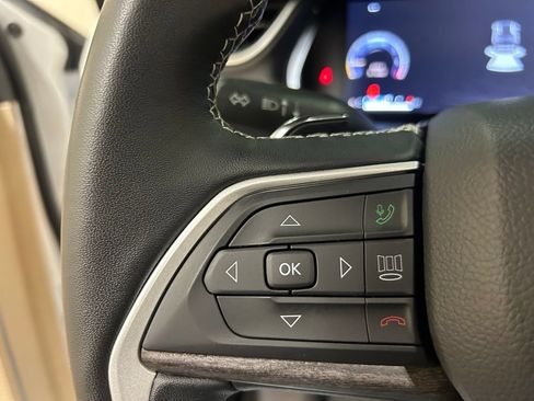 Used 2022 Jeep Grand Cherokee Limited AWD/4WD image 21