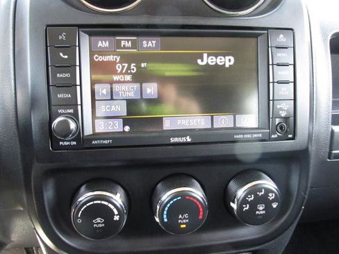Used 2016 Jeep Patriot Latitude FWD image 12