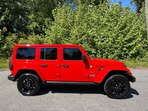 Used 2024 Jeep Wrangler Unlimited Sahara w/ Technology Group AWD/4WD image 5