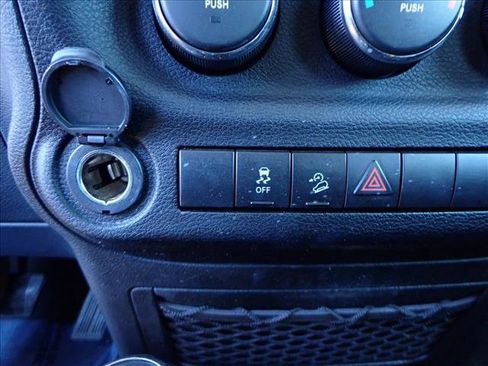 Used 2017 Jeep Wrangler Unlimited Sport w/ Connectivity Group image 20