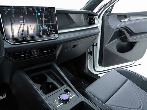 New 2026 Volkswagen Tiguan SE R-Line AWD/4WD image 23