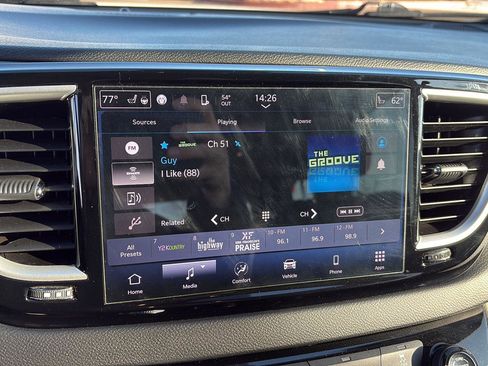 Used 2022 Chrysler Pacifica Touring-L image 10