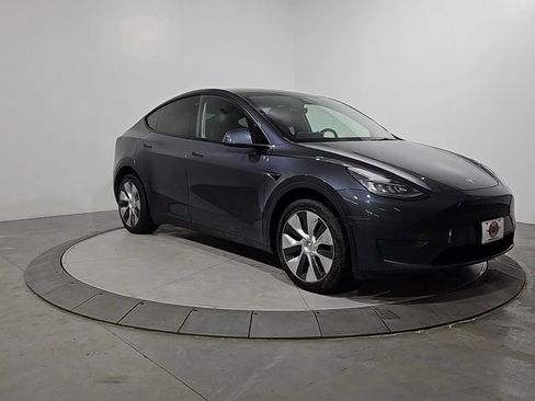Used 2023 Tesla Model Y Long Range image 7