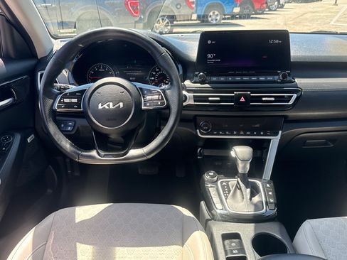 Used 2022 Kia Seltos SX w/ Sunroof Package AWD/4WD image 8