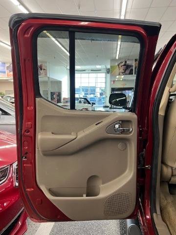 Used 2013 Nissan Frontier SL w/ Moonroof Pkg AWD/4WD image 27