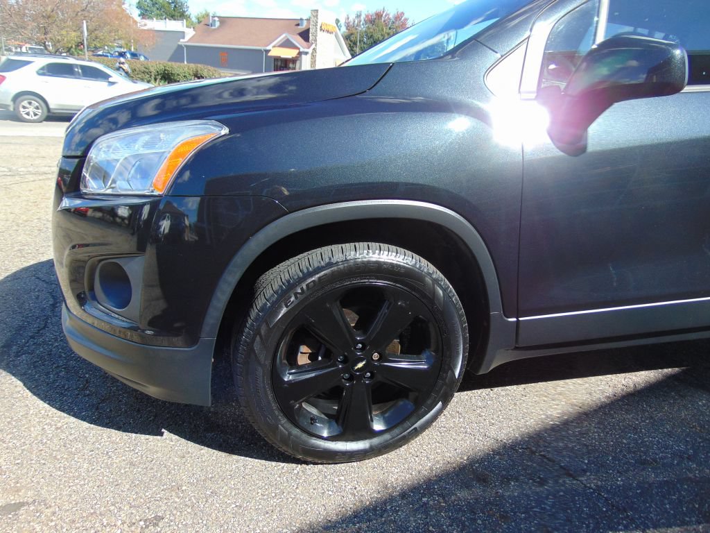 Used 2016 Chevrolet Trax LTZ w/ Midnight Edition AWD/4WD image 12