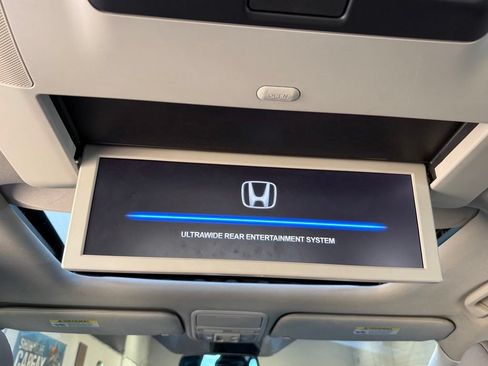 Used 2014 Honda Odyssey Touring Elite image 20
