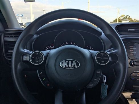 Used 2017 Kia Soul + image 20