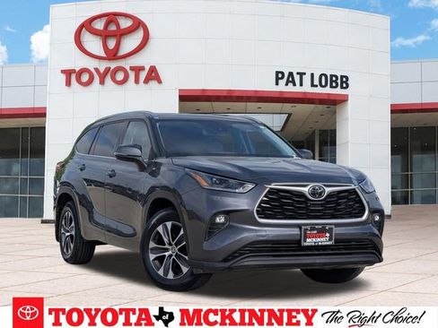 Used 2021 Toyota Highlander XLE image 1