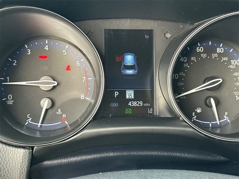 Used 2022 Toyota C-HR XLE image 21