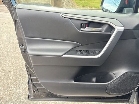 Used 2025 Toyota RAV4 XLE FWD image 11