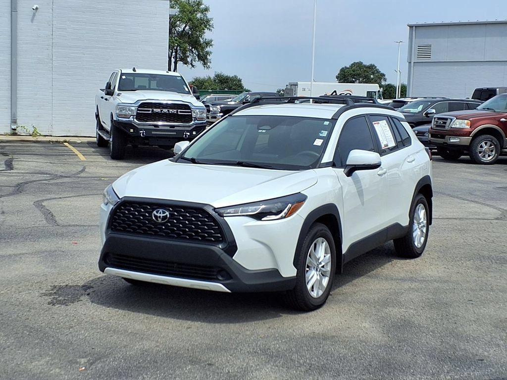 Used 2024 Toyota Corolla Cross LE AWD/4WD image 2