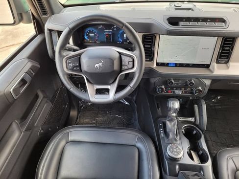 Used 2025 Ford Bronco Outer Banks w/ Sasquatch Package AWD/4WD image 18