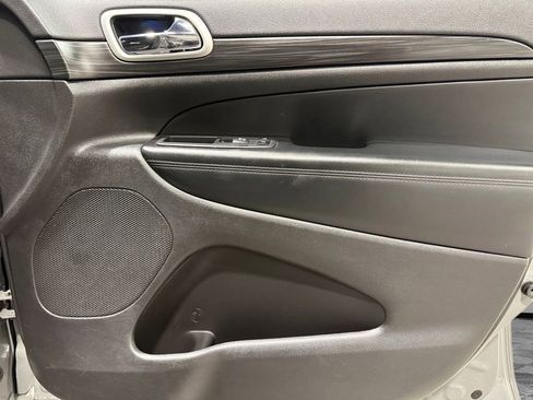 Used 2021 Jeep Grand Cherokee Altitude image 12