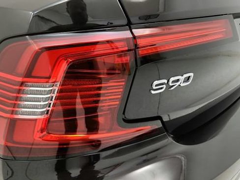 Used 2023 Volvo S90 B6 Plus AWD/4WD image 43