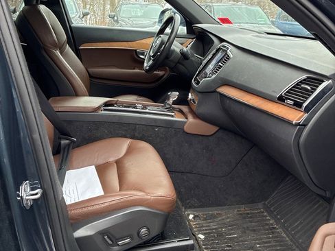 Used 2021 Volvo XC90 T6 Momentum w/ Advanced Package image 8