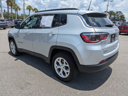 Used 2024 Jeep Compass Latitude AWD/4WD image 6