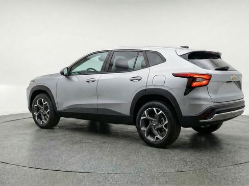 Used 2025 Chevrolet Trax LT image 6