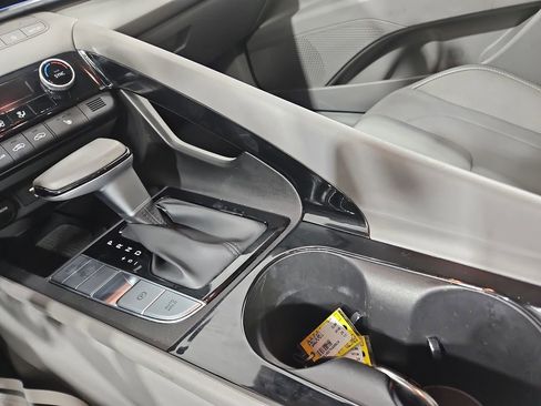 Certified 2024 Hyundai Elantra SEL w/ Convenience Package FWD image 26