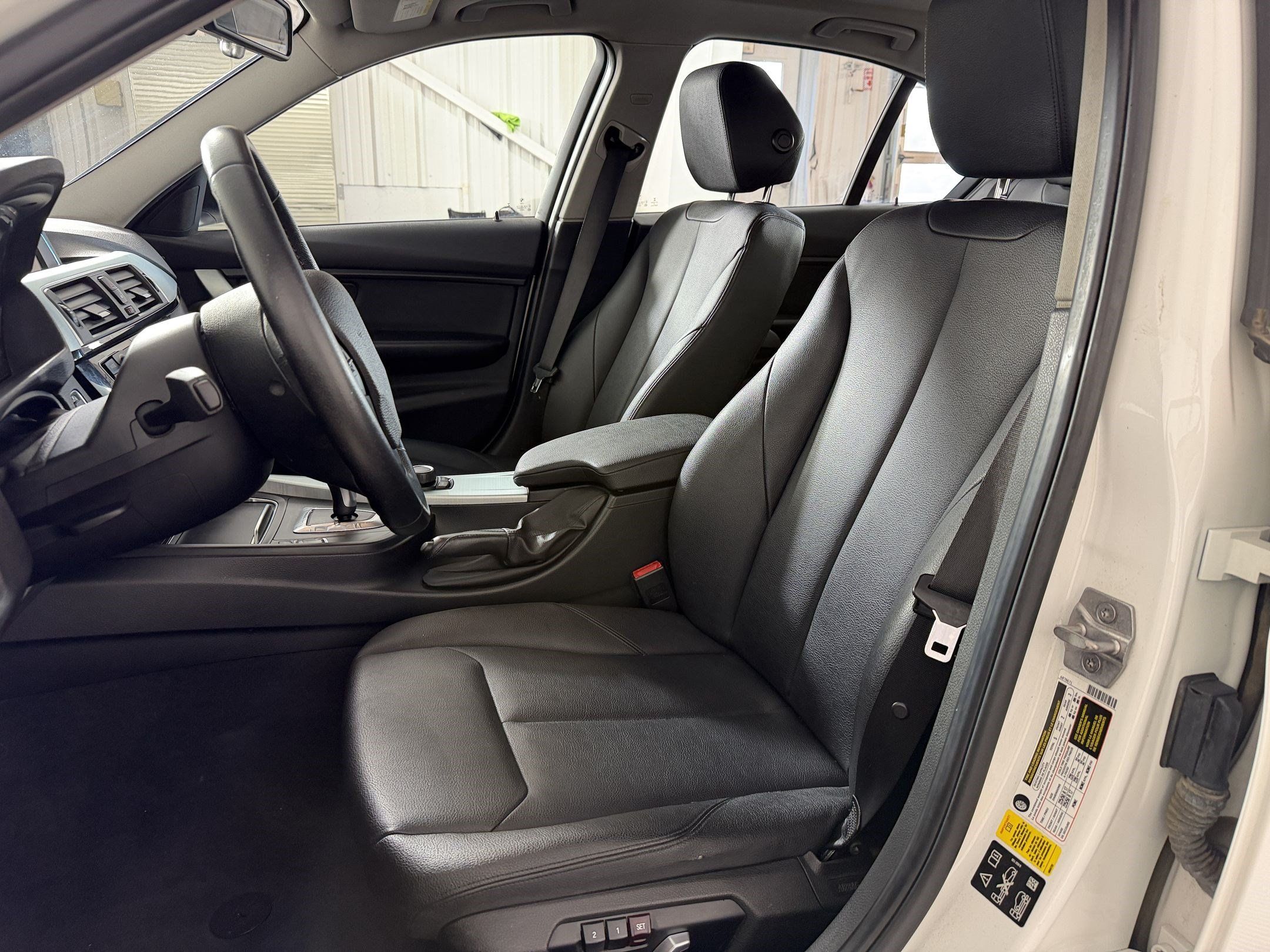 Used 2016 BMW 320i xDrive Sedan AWD/4WD image 5