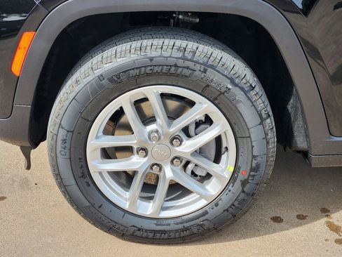 New 2026 Jeep Grand Cherokee Laredo image 7