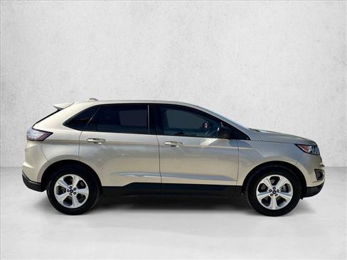 Used 2018 Ford Edge SE image 4