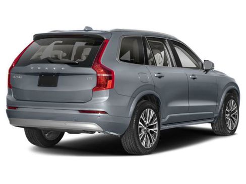 Used 2022 Volvo XC90 T6 Momentum image 2