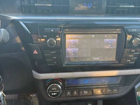 Used 2014 Toyota Corolla LE FWD image 2
