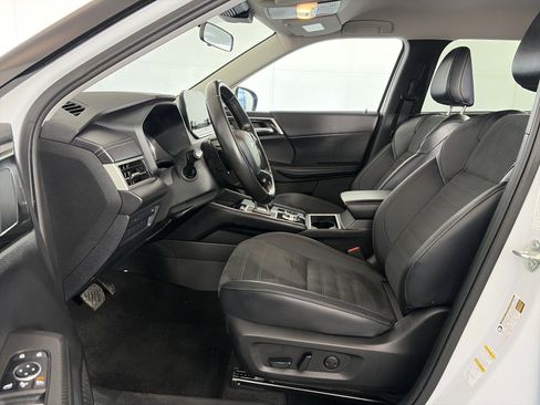 Used 2024 Mitsubishi Outlander SE image 6