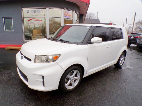 Used 2011 Scion xB image 1