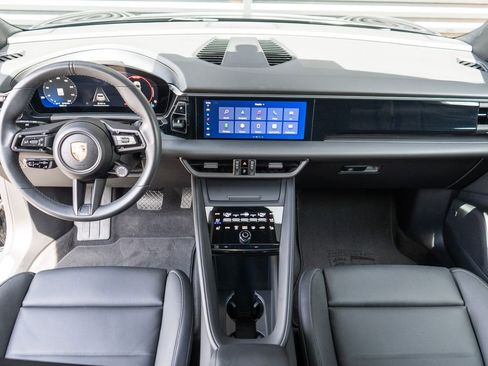 Used 2025 Porsche Macan Electric RWD image 11