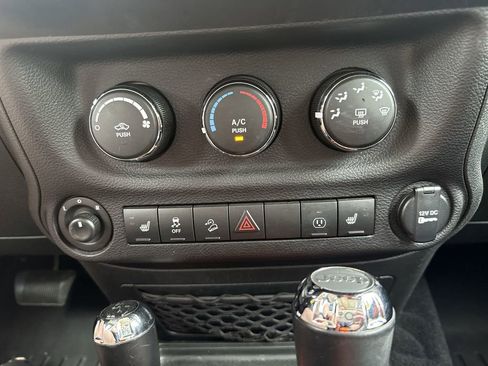 Used 2017 Jeep Wrangler Sahara AWD/4WD image 17