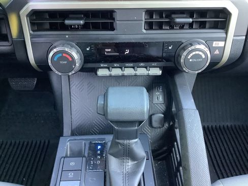 Used 2025 Toyota Tacoma SR5 AWD/4WD image 22