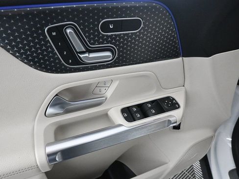 Certified 2025 Mercedes-Benz GLB 250 image 8