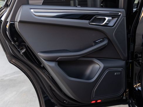 Certified 2026 Porsche Macan AWD/4WD image 32