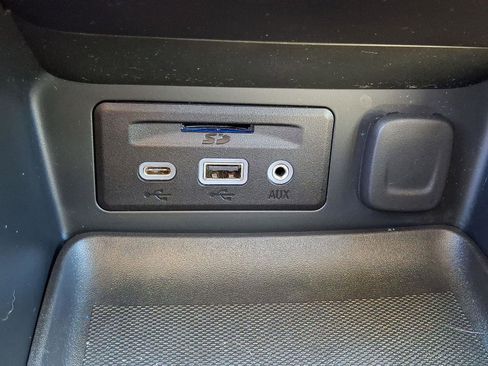 Used 2022 GMC Terrain SLT image 25