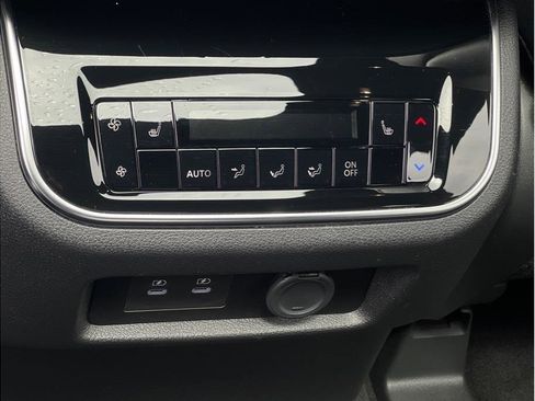 Used 2025 Nissan Armada Platinum AWD/4WD image 10