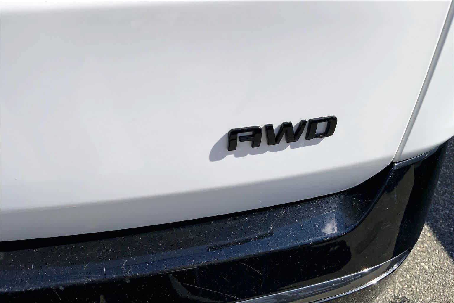 Certified 2023 Chevrolet Traverse Premier w/ Redline Edition AWD/4WD image 11