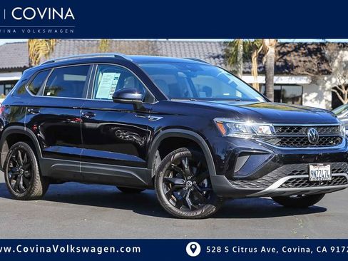 Used 2024 Volkswagen Taos SE image 1