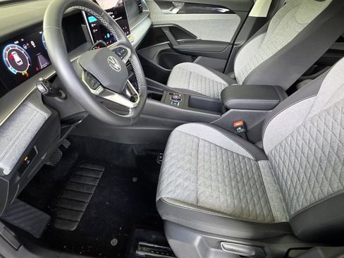Used 2025 Volkswagen Tiguan S FWD image 6