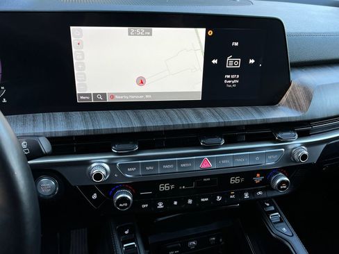 Used 2023 Kia Telluride EX w/ EX Captain's Chair Package image 16