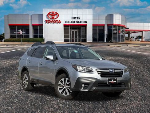 Used 2022 Subaru Outback Premium image 1
