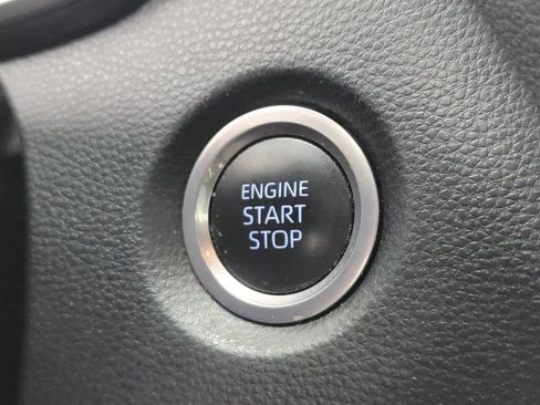 Used 2022 Toyota Corolla SE w/ SE Preferred Package FWD image 24