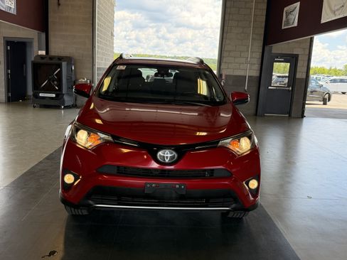 Used 2017 Toyota RAV4 XLE AWD/4WD image 4