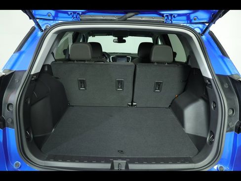 Used 2024 GMC Terrain SLE w/ Driver Convenience Package image 17