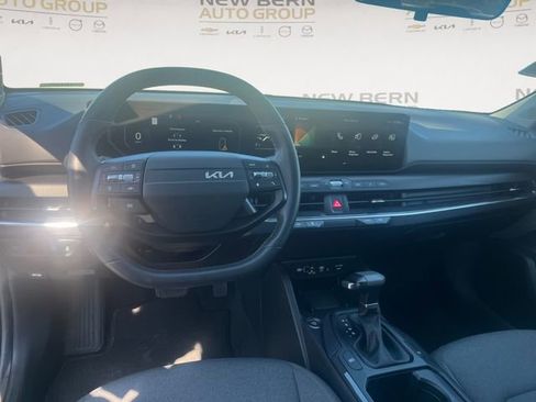 Used 2025 Kia K4 EX image 10
