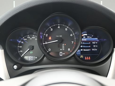 Used 2026 Porsche Macan AWD/4WD image 19