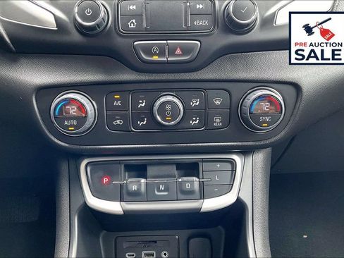 Used 2023 GMC Terrain SLT FWD image 32