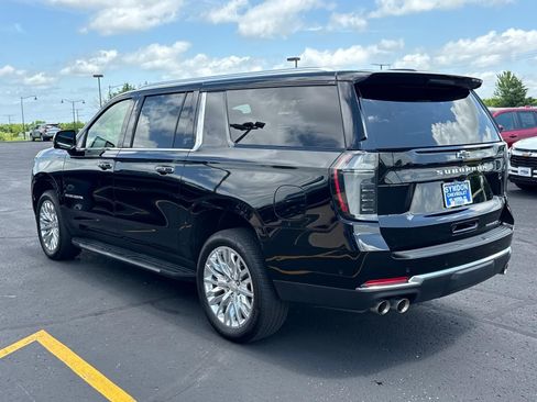 Used 2026 Chevrolet Suburban Premier w/ Sun And Tow Package AWD/4WD image 3