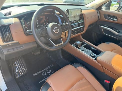 Used 2025 Nissan Pathfinder Platinum image 16